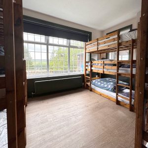 bedroom 9 ppl
